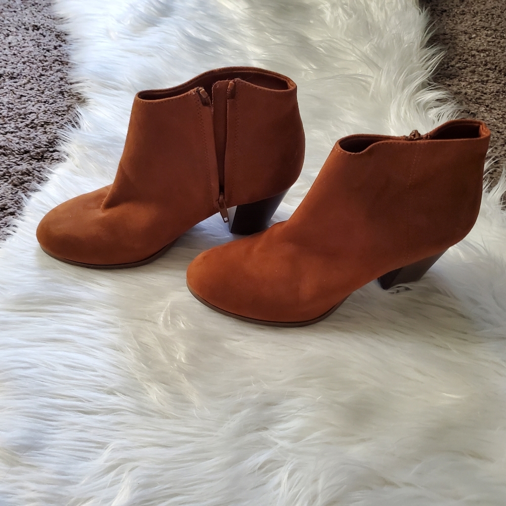 Super cute Old Navy tan ankle booties! Never been worn!